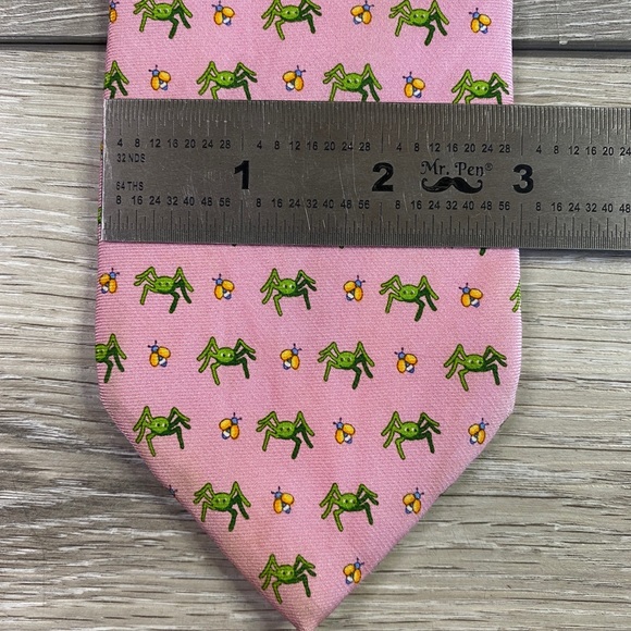 Brooks Brothers Makers And Merchants 100% Silk Tie. Pink With Spiders And Bug - Picture 2 of 5